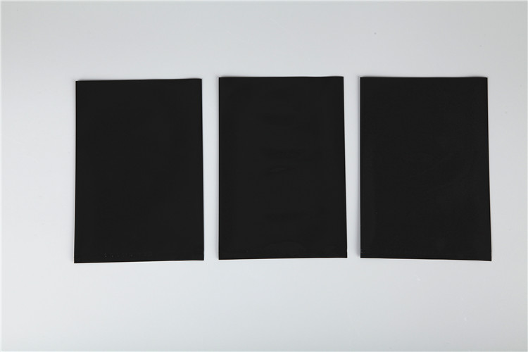 Borsa di plastica nera (su misura)